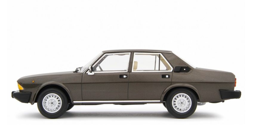 Alfa Romeo 6 2.5 1979 brown 1:18 Laudoracing Model