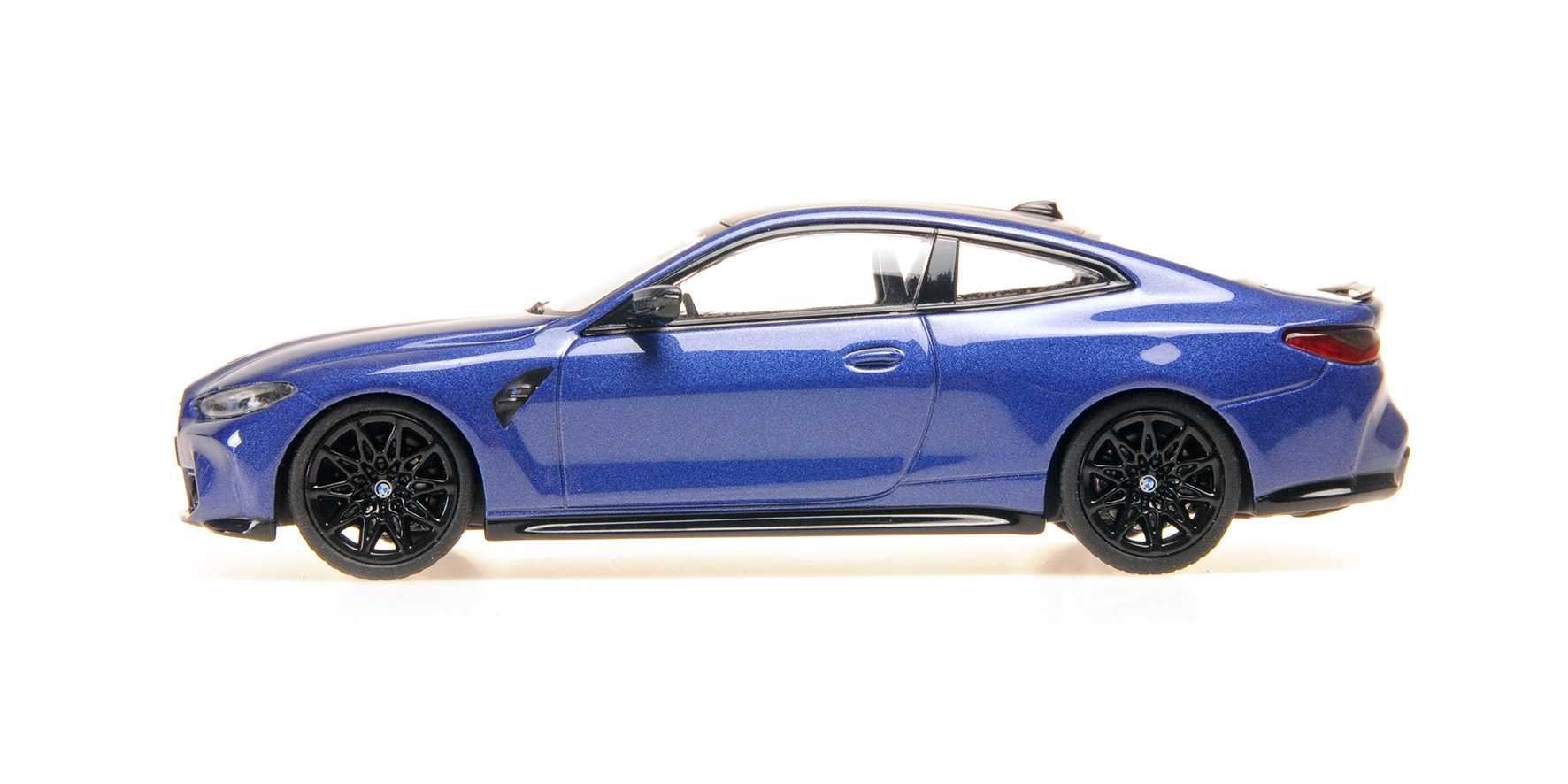 BMW M4 2020 blue metallic 1:43 Minichamps