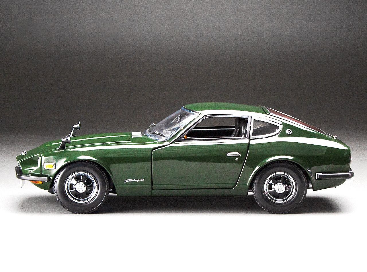 Datsun 240 Z Coupe 1972 green 1:18 Sun Star