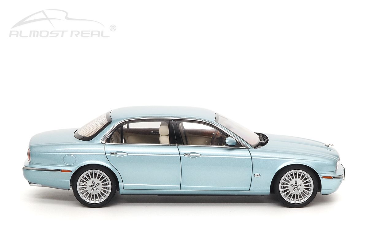 Jaguar XJ6 X350 seafrost 1:18 Almost Real