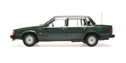 Volvo 740 GL 1986 dark green 1:18 Minichamps 