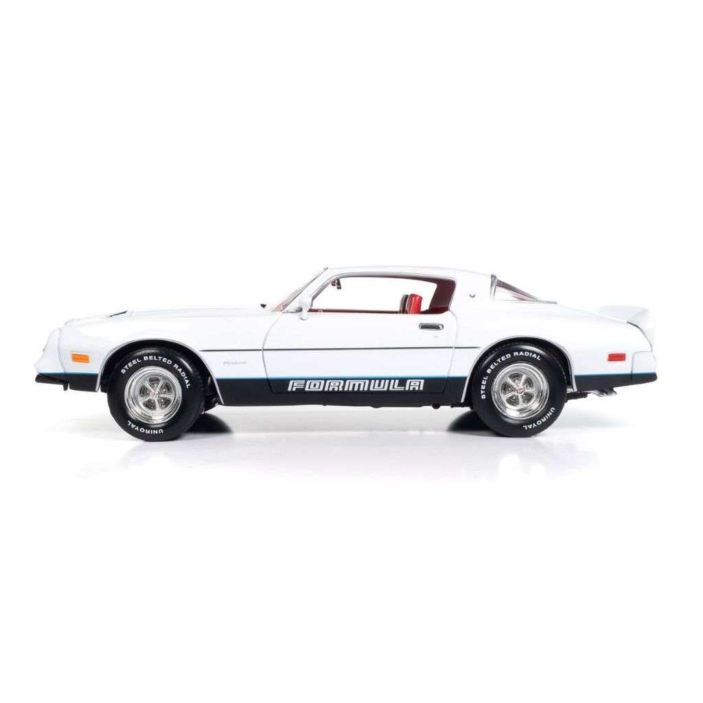 Pontiac Firebird Formula 1977 cameo white 1:18 Auto World