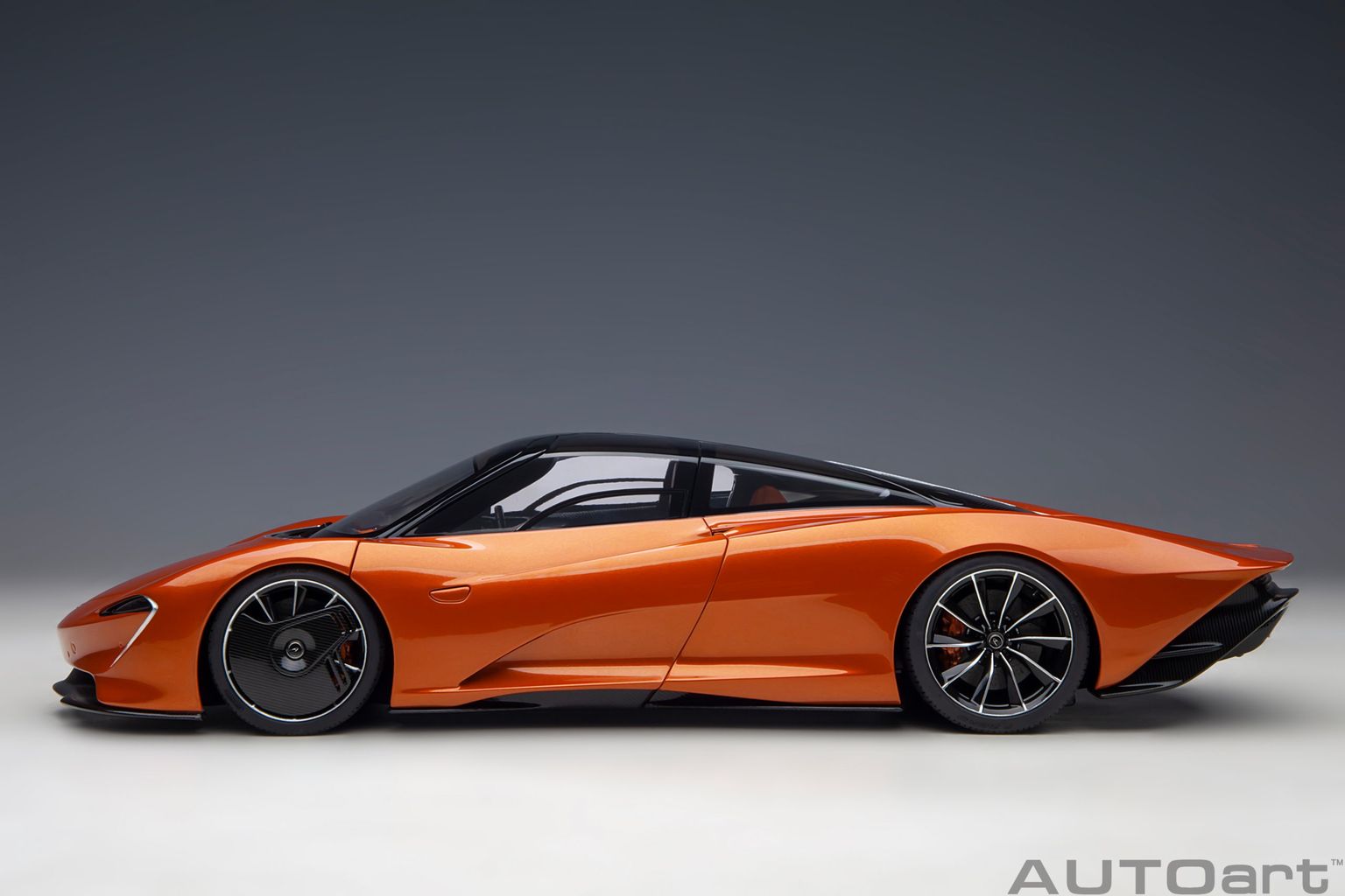 McLaren Speedtail volcano orange 1:18 AUTOart