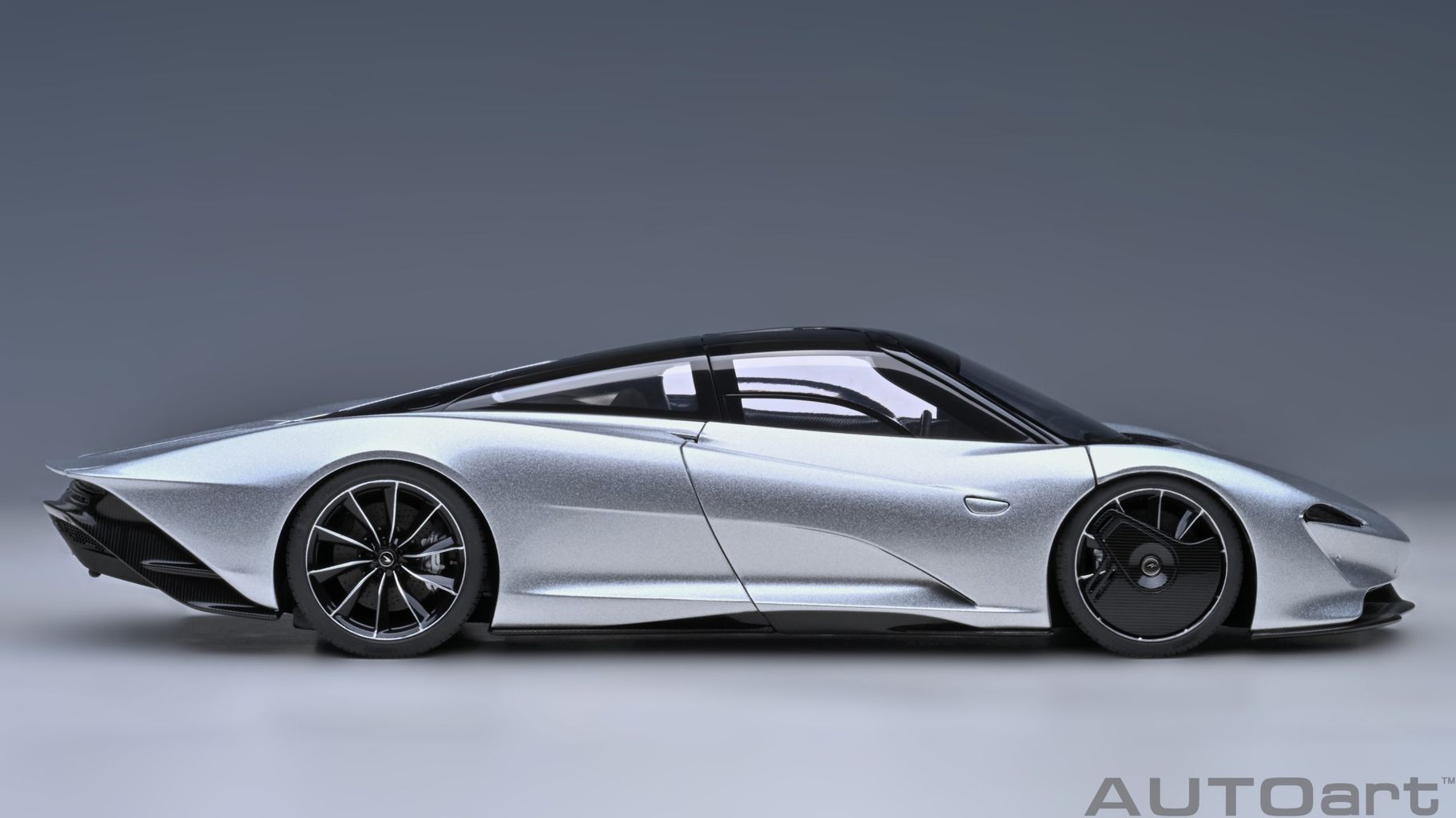 McLaren Speedtail Supernova silver 1:18 AUTOart