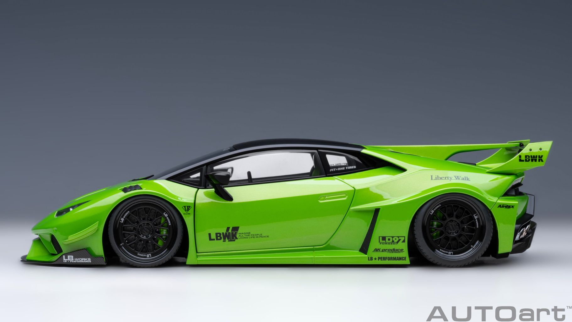 Liberty Walk LB Silhouette Works Lamborghini Huracan GT 2019 pearl green 1:18 AUTOart