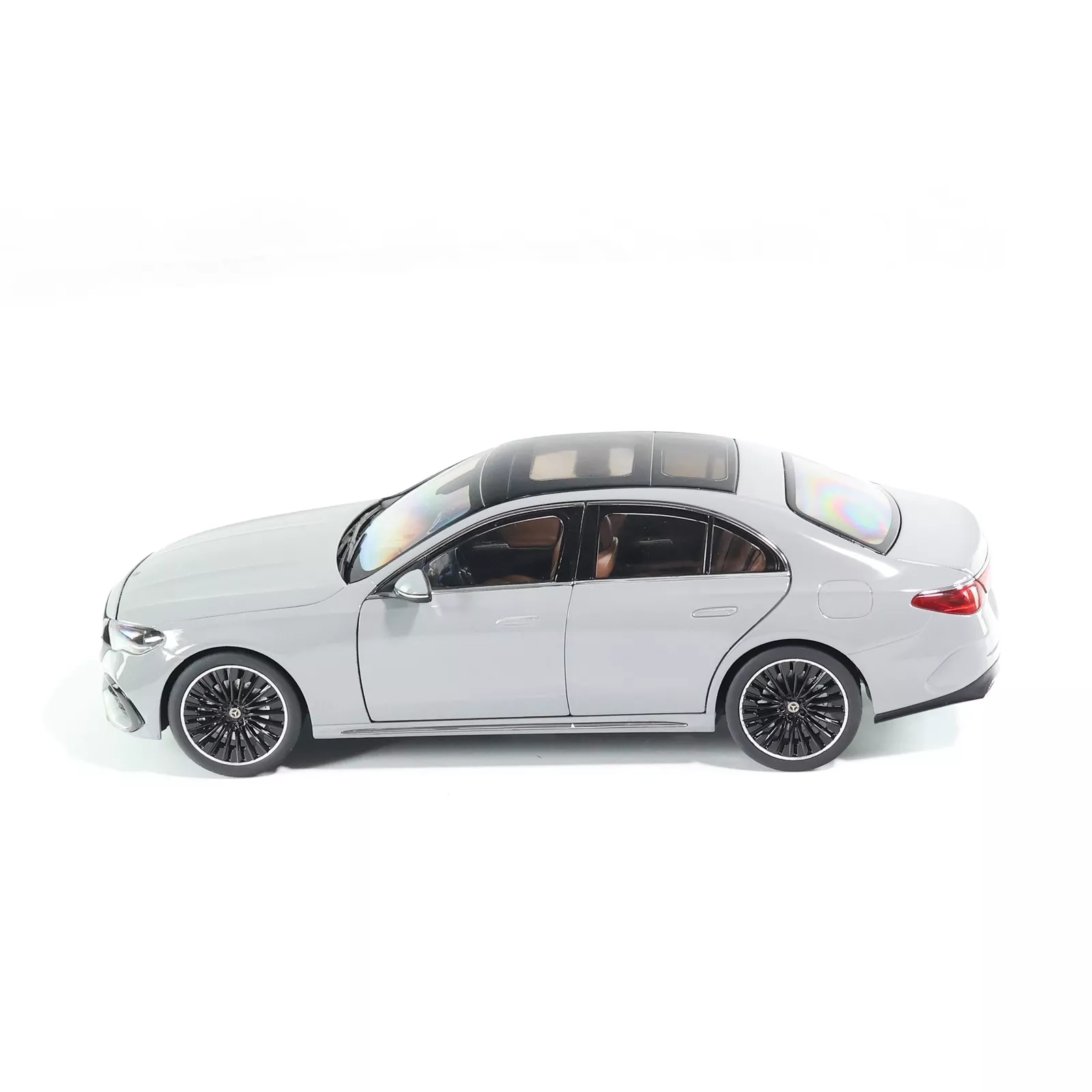 Mercedes-Benz E-Class W214 alpin grey 1:18 Mercedes-Benz Dealer edition