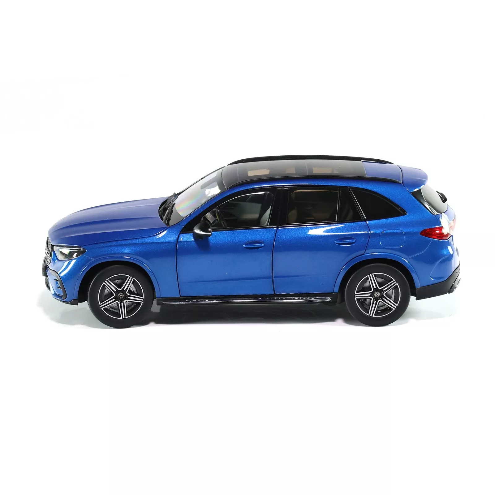 Mercedes-Benz GLC X254 spektral blue 1:18 Mercedes-Benz Dealer edition