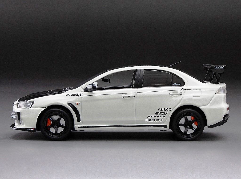 Mitsubishi Lancer Evolution X white metallic 1:43 Vitesse