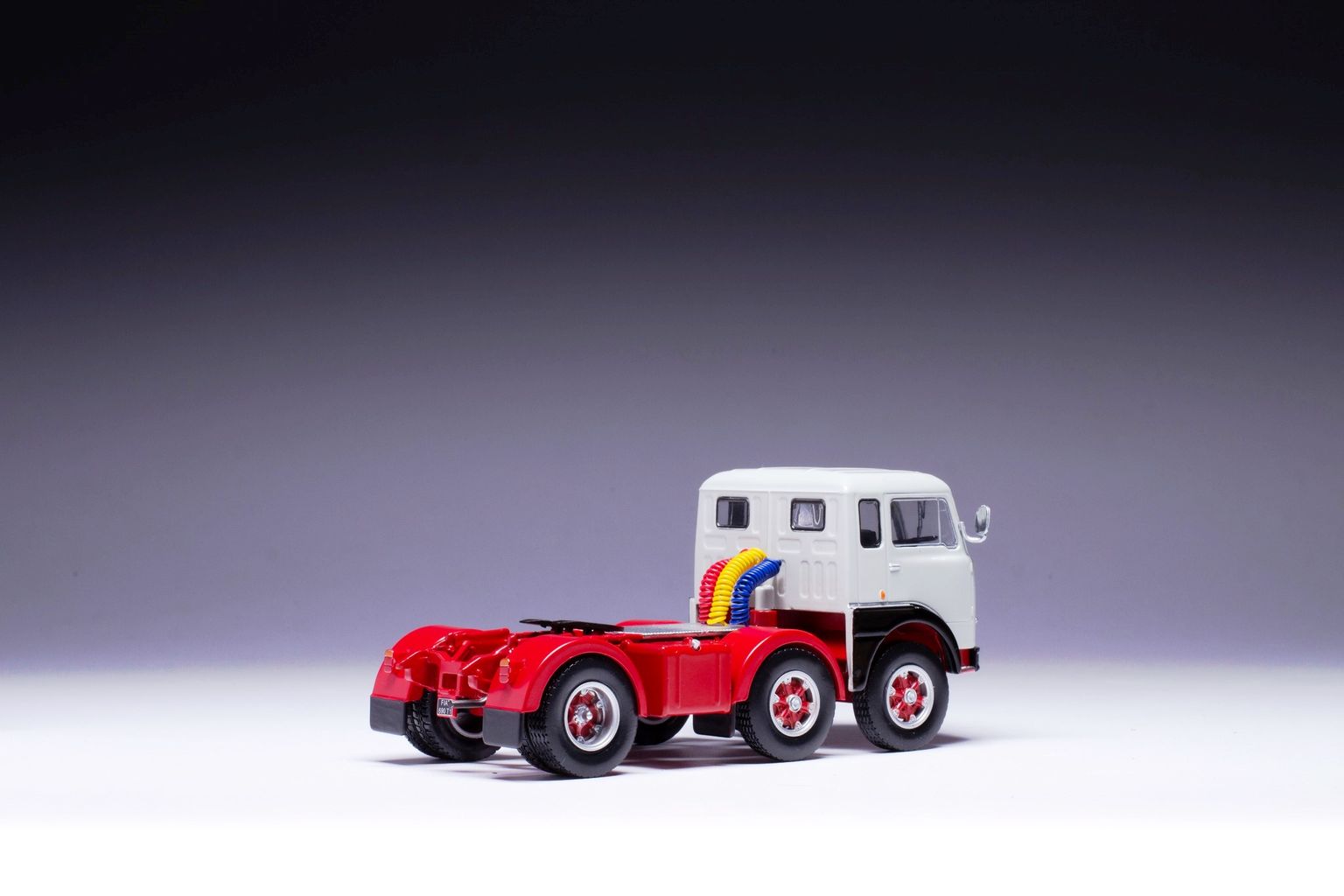 Fiat 690 T1 1961 grey 1:43 Ixo Models