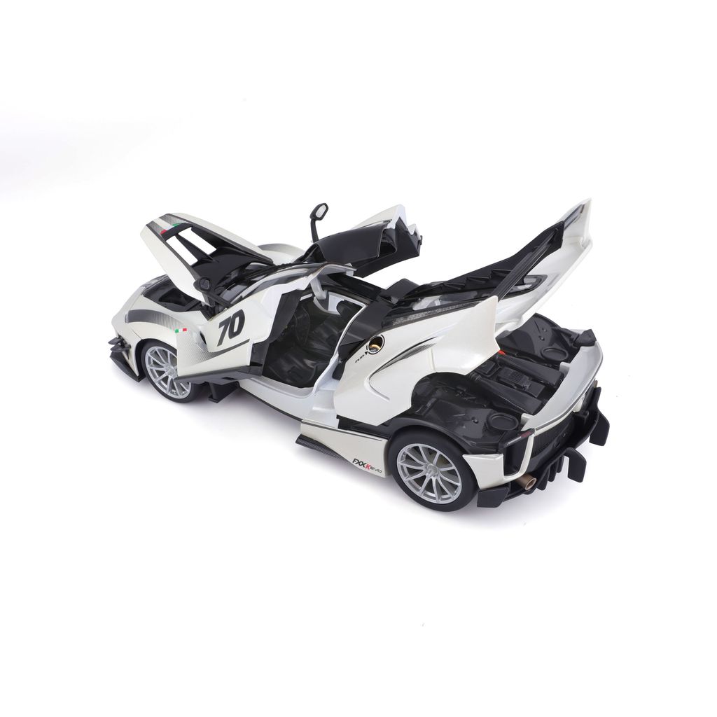 Ferrari FXX-K EVO #70 2018 white 1:18 Bburago