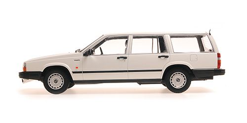 Volvo 740 GL Break 1986 white 1:18 Minichamps 