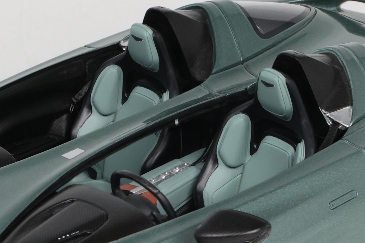 Aston Martin V12 Speedster green 1:18 GT Spirit