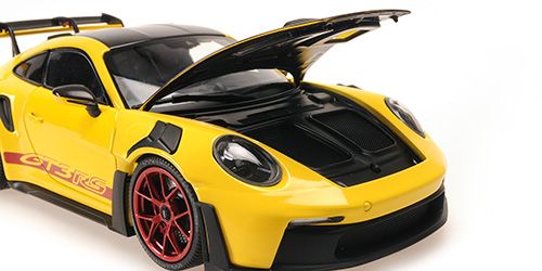 Porsche 911 992 GT3 RS Weissach Package 2024 yellow/red wheels 1:18 Minichamps 
