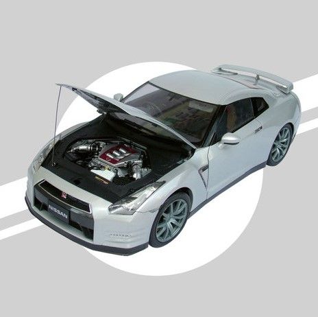 Nissan GT-R 1:8 Ixo Models 