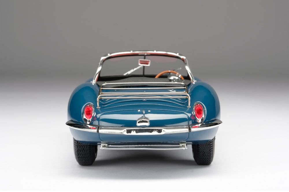 Jaguar XKSS 1957 blue 1:18 Amalgam