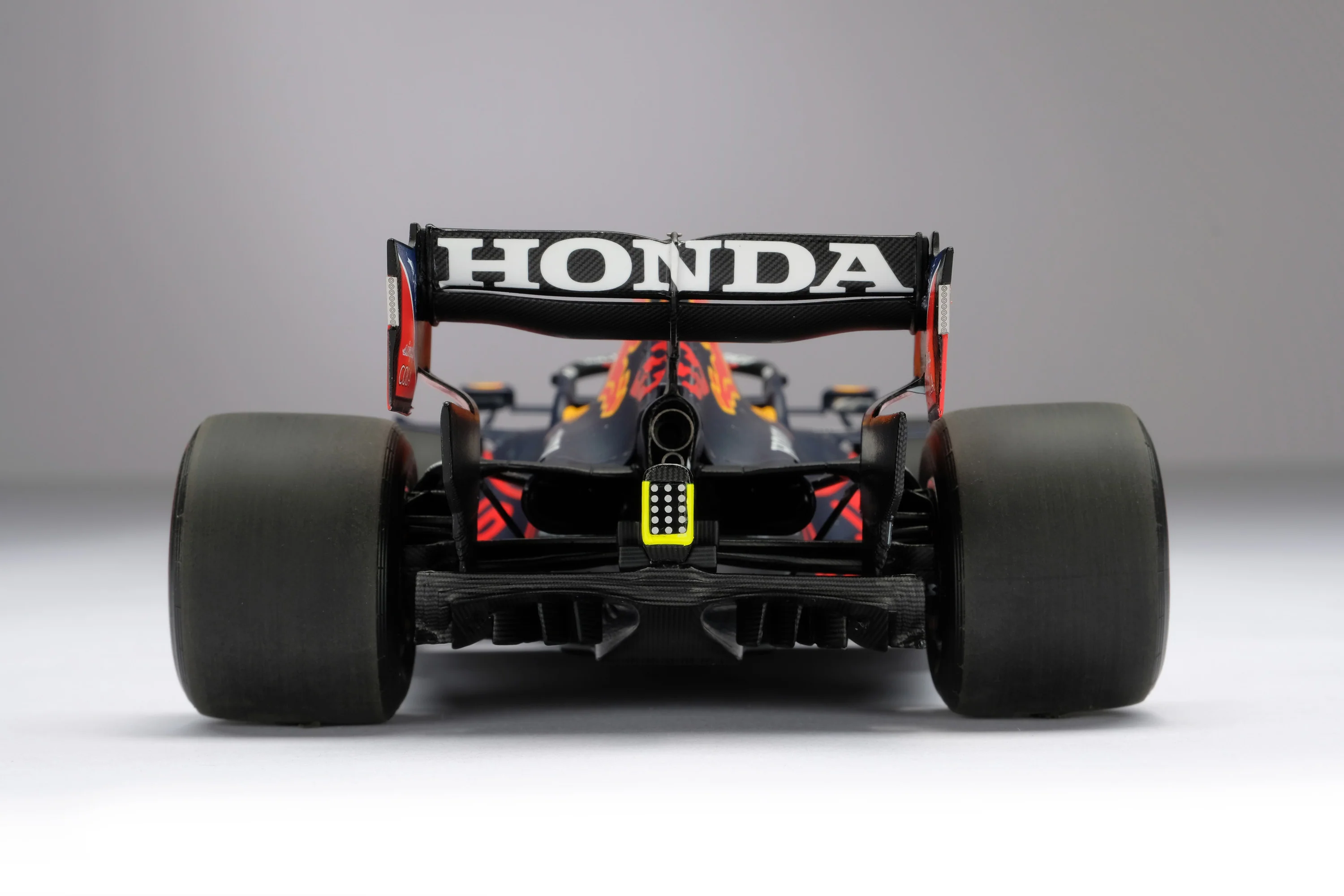 Red Bull Racing Honda RB16B #33 M.Verstappen GP Abu Dhabi 2021 World Champion 1:18 Amalgam