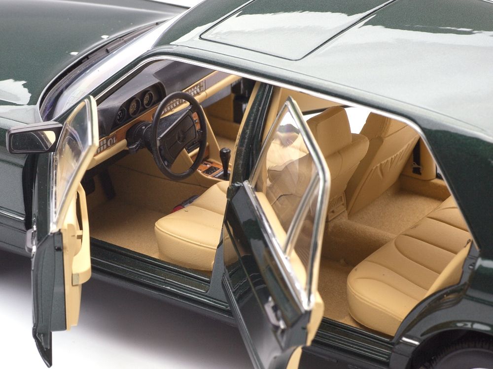 Mercedes-Benz 560 SEL (V126) green 1:18 Norev