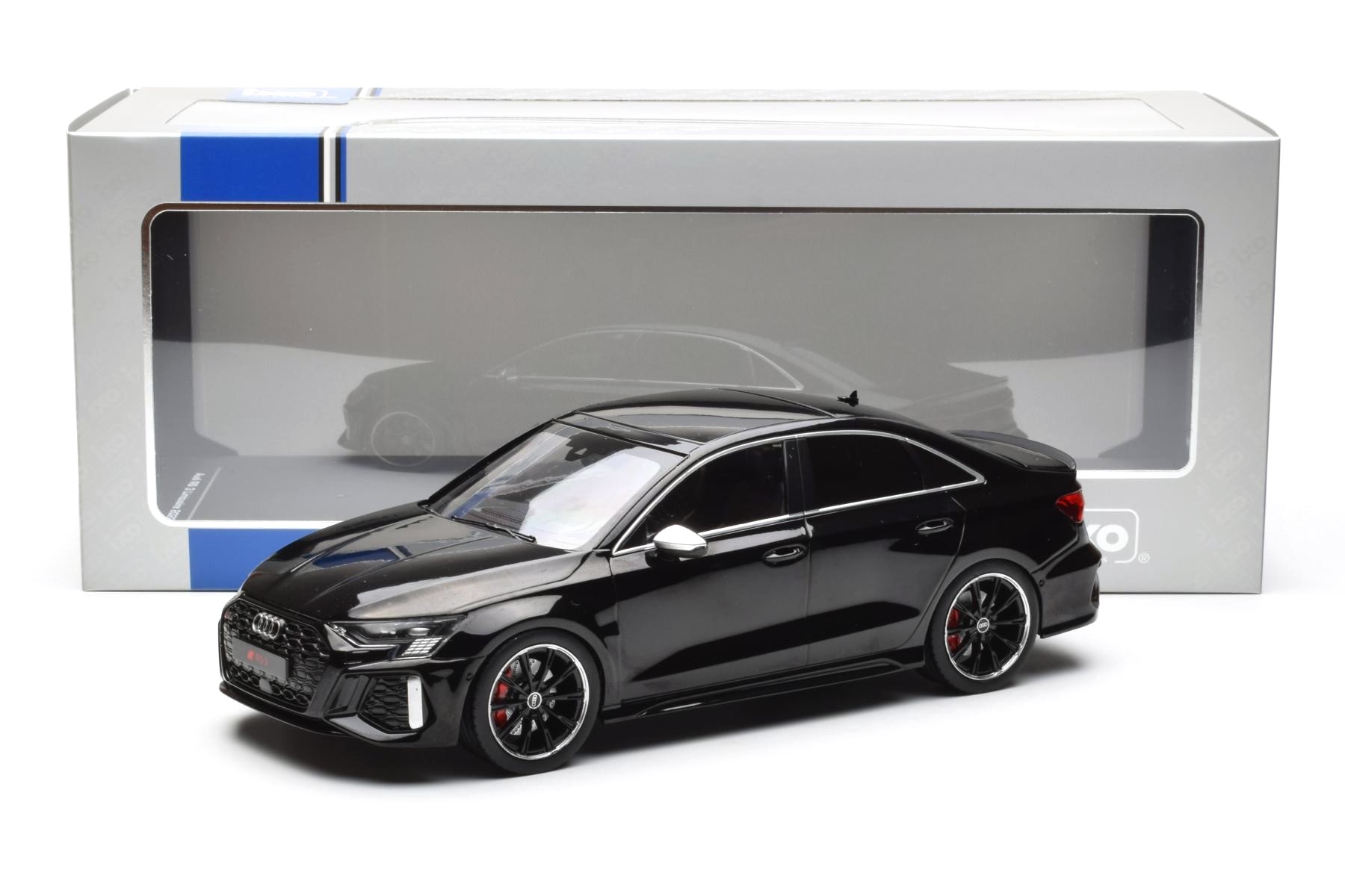 Audi RS3 Limousine 2022 black 1:18 Ixo Models