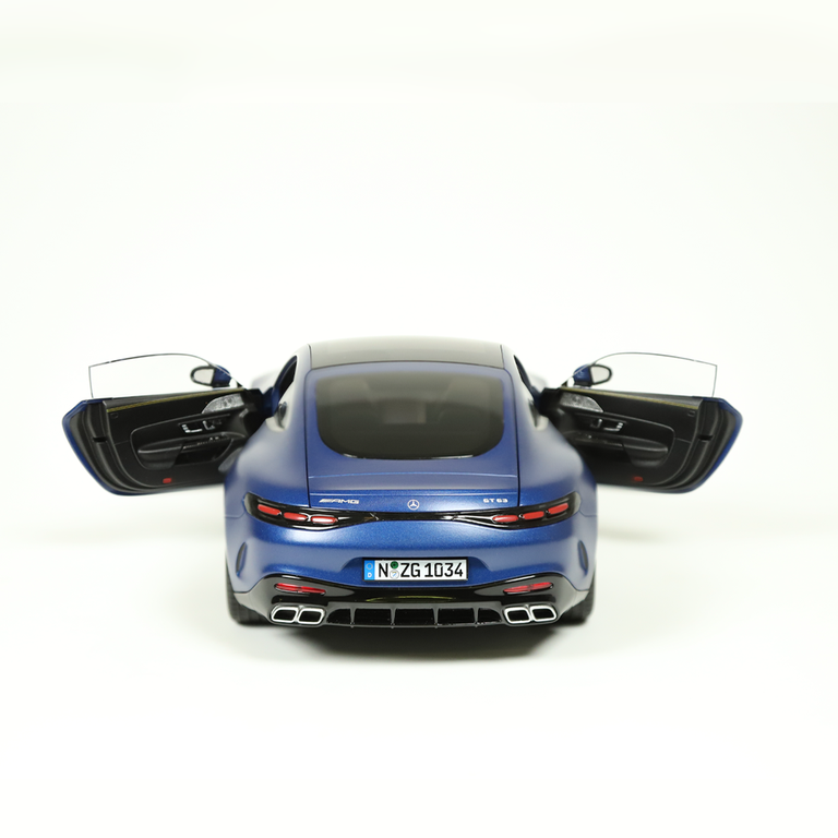 Mercedes-AMG GT63 spectral blue 1:18 NZG