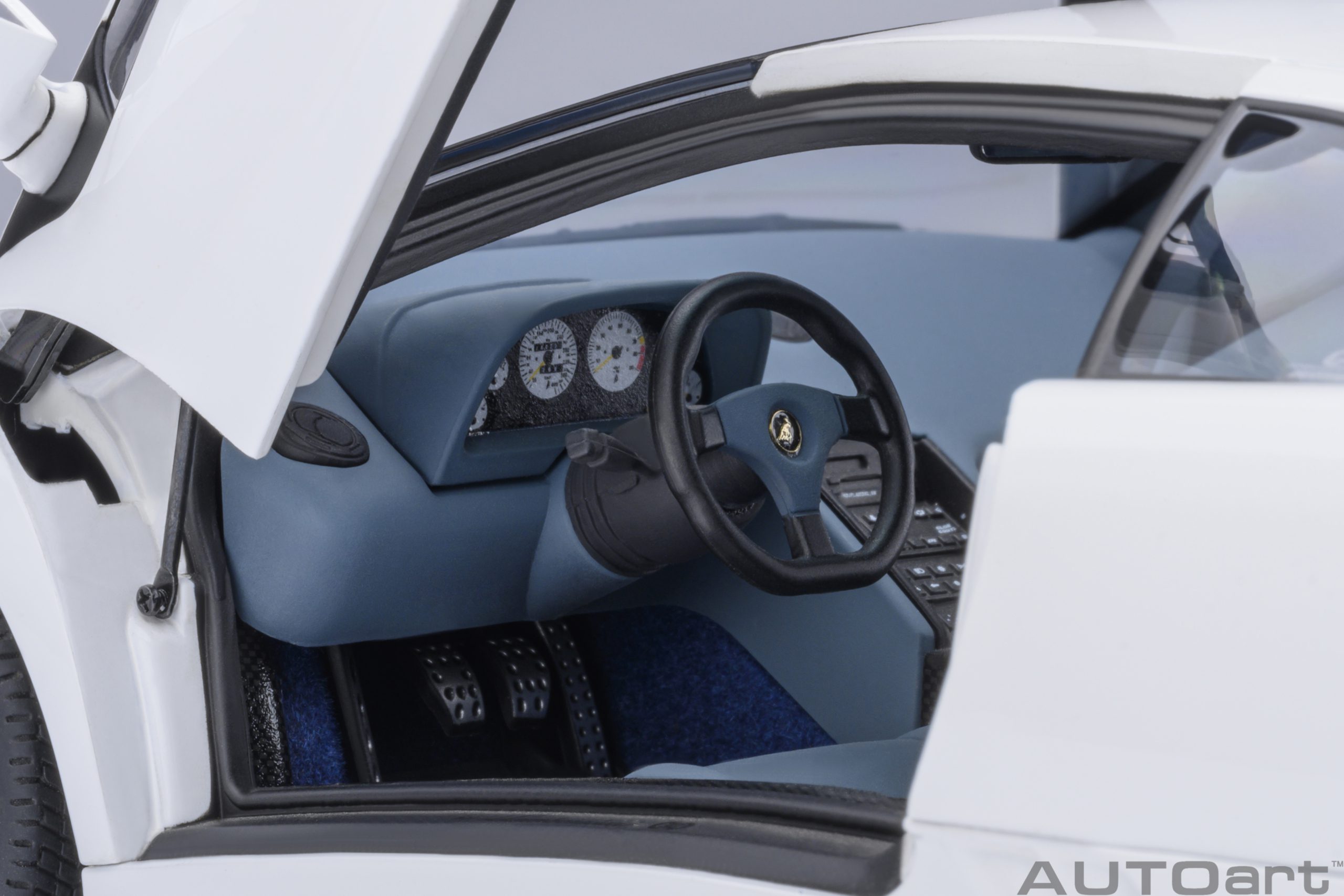 Lamborghini Diablo SE30 JOTA 1995 impact white 1:18 AUTOart