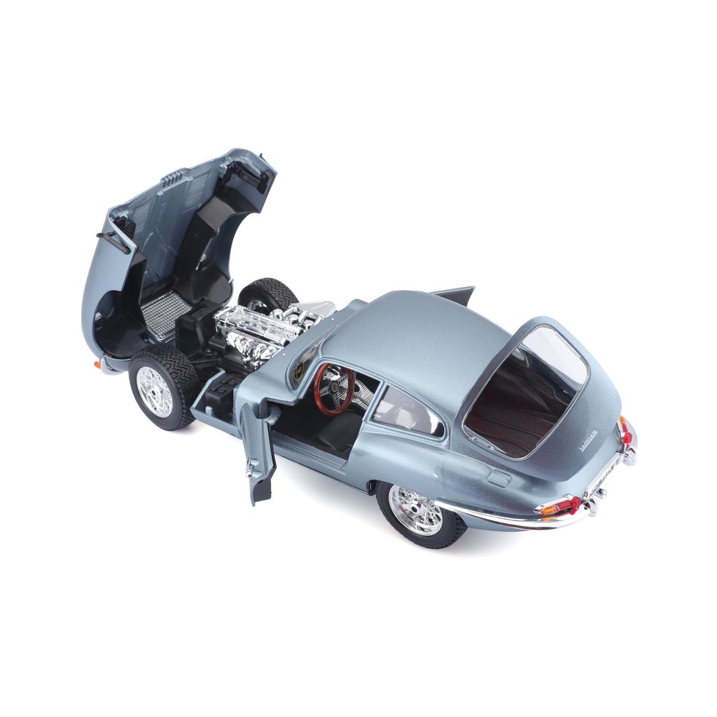 Jaguar E Type Coupe 1961 blue 1:18 Bburago