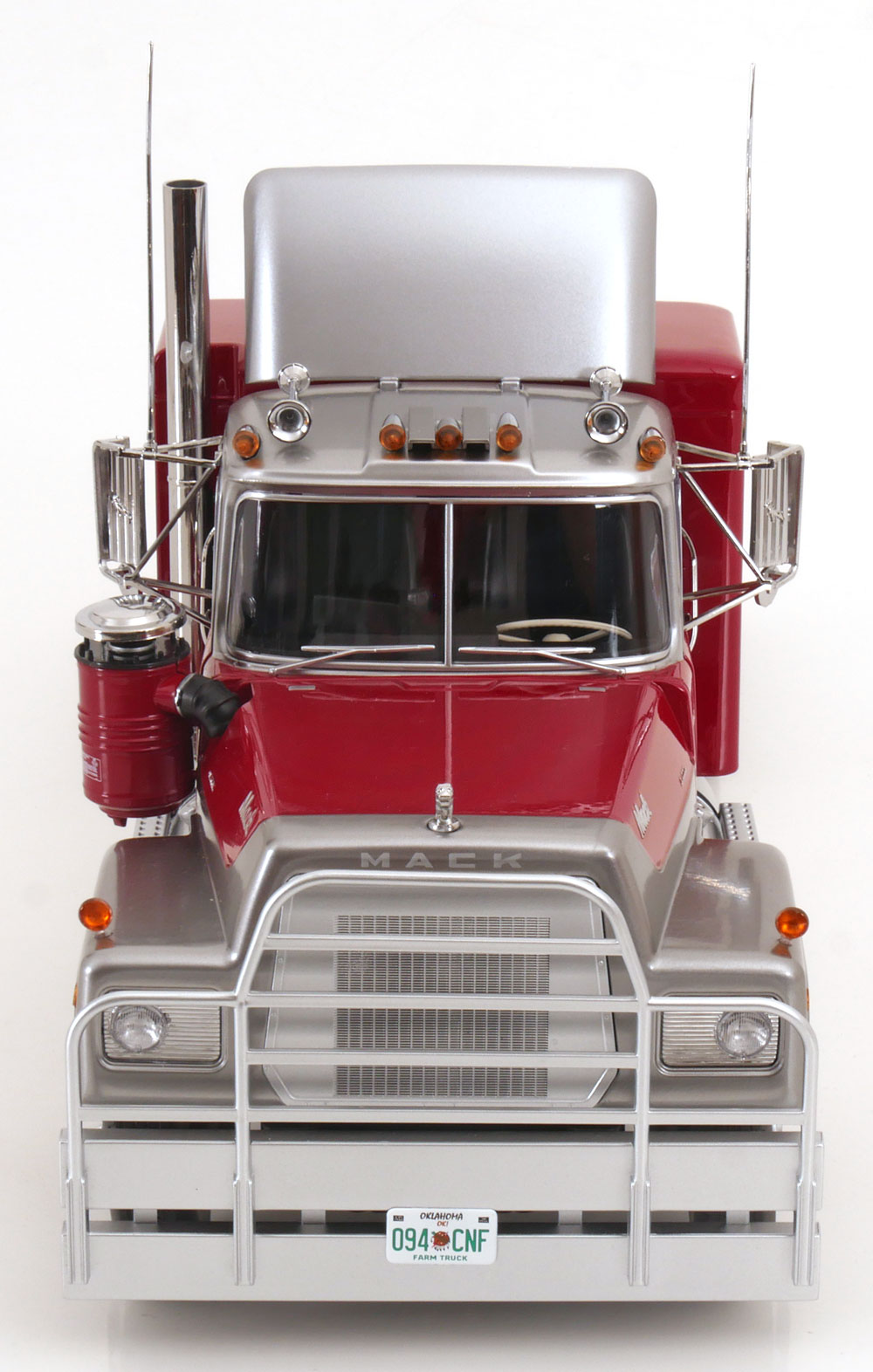 Mack RL700L 1974 red metallic/silver 1:18 Road Kings