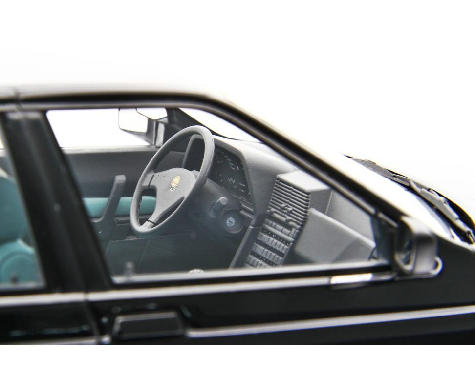 Alfa Romeo 164 2.0 Twin Spark 1987 black 1:18 Laudoracing Model