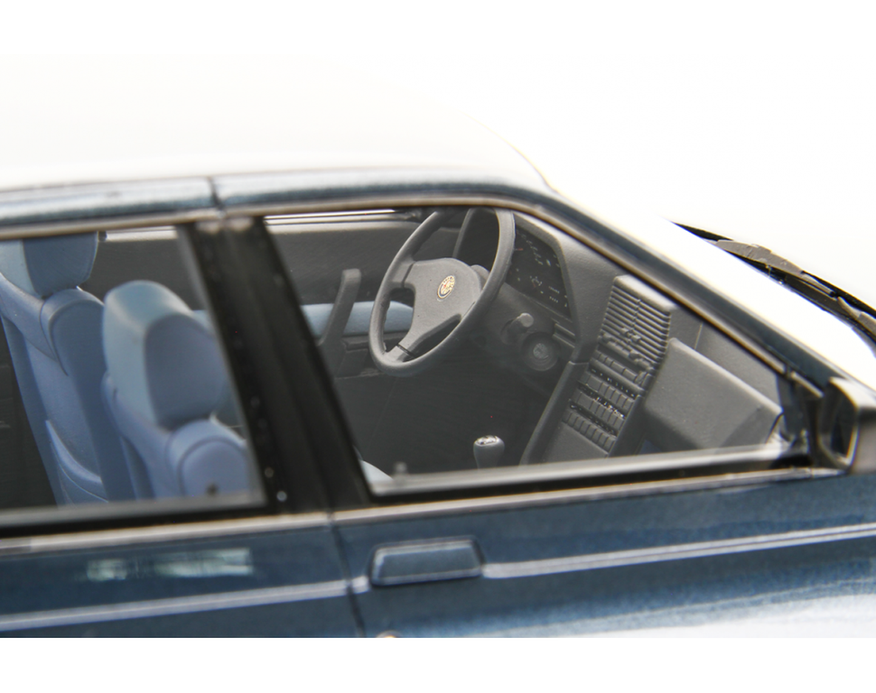 Alfa Romeo 164 2.0 Twin Spark 1987 blue metallic 1:18 Laudoracing Model