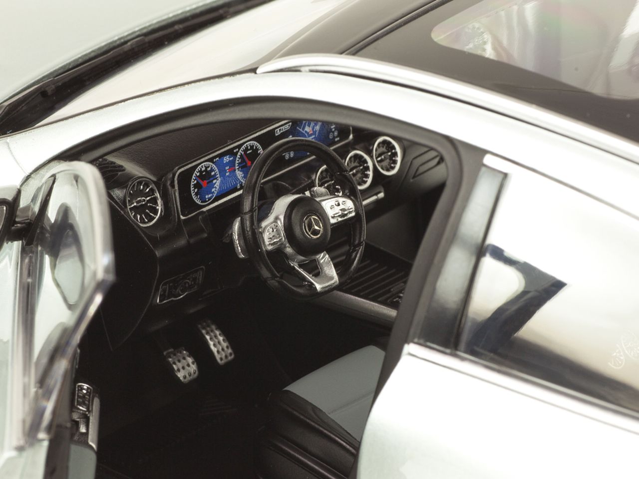 Mercedes-Benz GLA 2020 iridium silver 1:18 Z Models