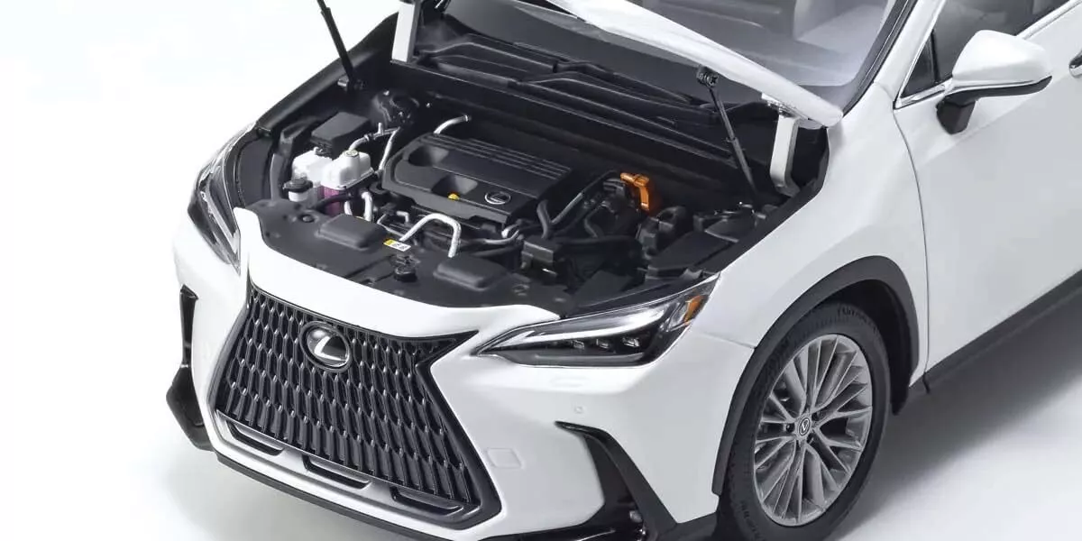 Lexus NX 450h 2022 white 1:18 Kyosho