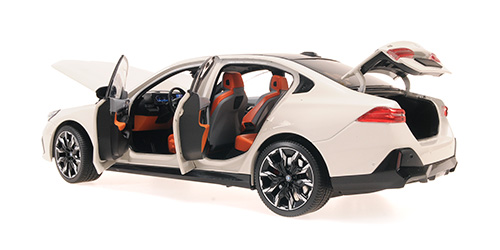 BMW i5 2023 white metallic 1:18 Minichamps 