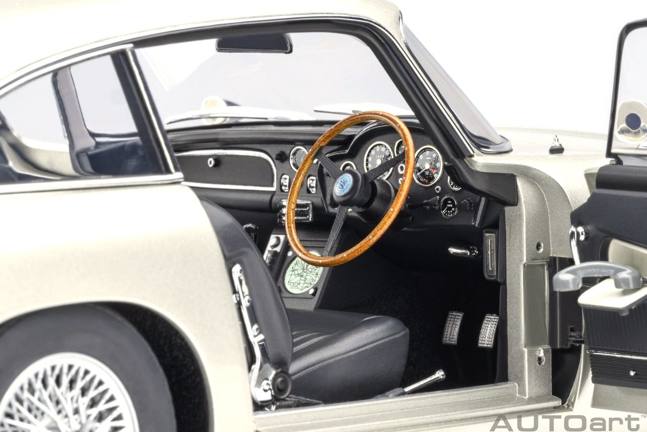 Aston Martin DB5 Goldfinger silver 1:18 AUTOart