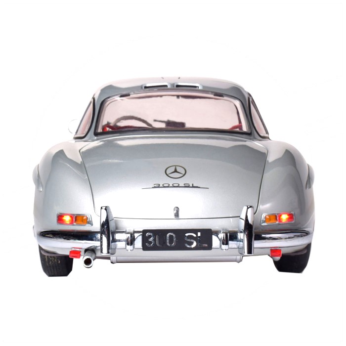 Mercedes 300 SL Gullwing silver 1:8 Ixo Models