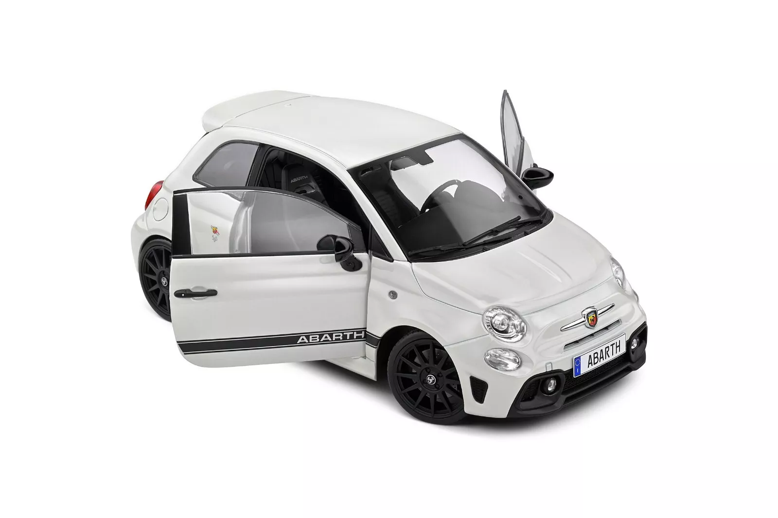 Fiat F595 Abarth 2022 white 1:18 Solido