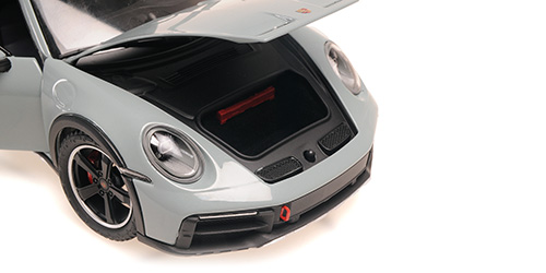 Porsche 911 Dakar 2022 green metallic 1:18 Minichamps 