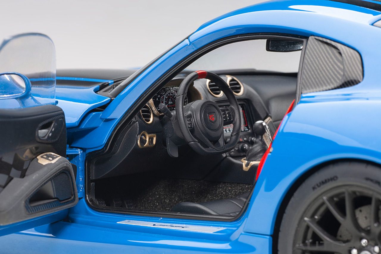 Dodge Viper ACR 2017 competition blue/black stripes 1:18 AUTOart