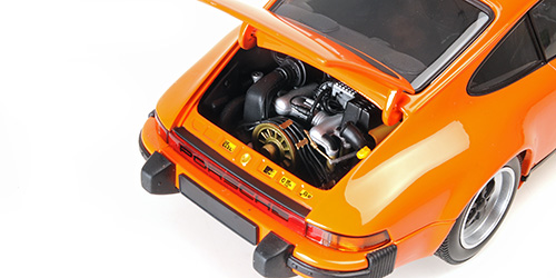 Porsche 911 Carrera Coupe 3.2 Cabriolet 1983 orange 1:18 Minichamps 
