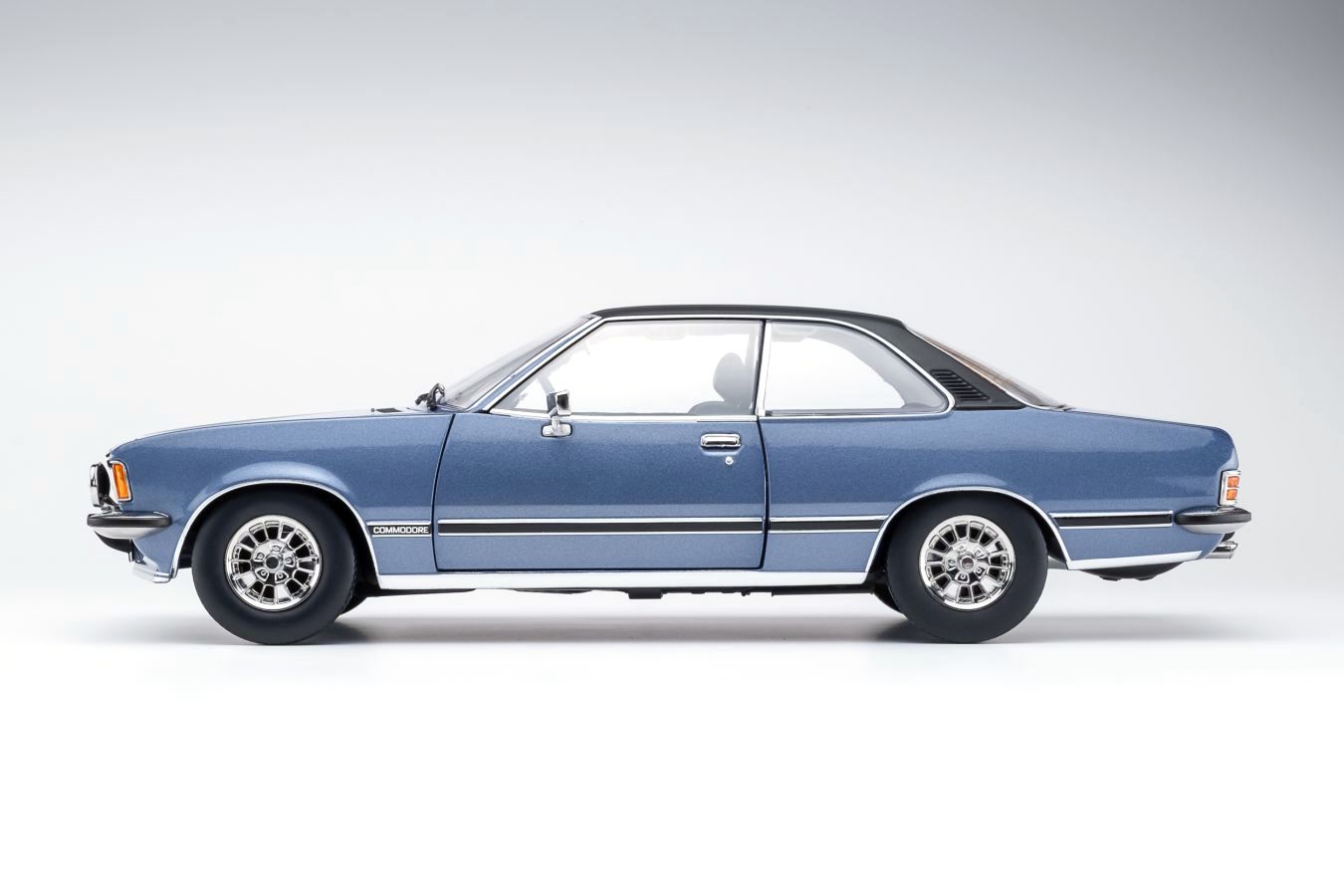 Opel Commodore B GS/E Coupe 1975 sapphire blue metallic 1:18 Touring Modelcars