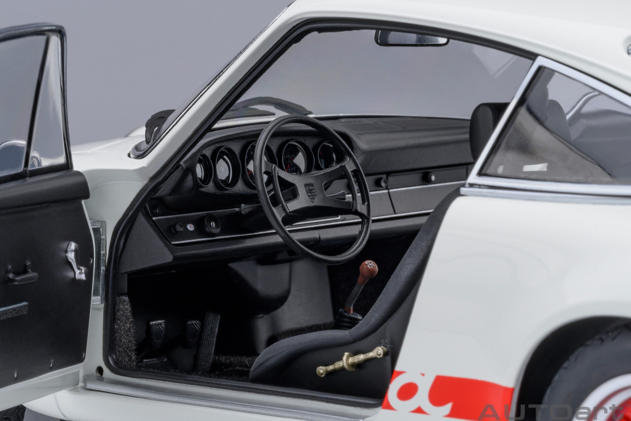 Porsche 911 Carrera 2.7 RS "The Circuit Wolf" Comic Weekly Shonen Jump Magazine 1975-1979 1:18 AUTOart
