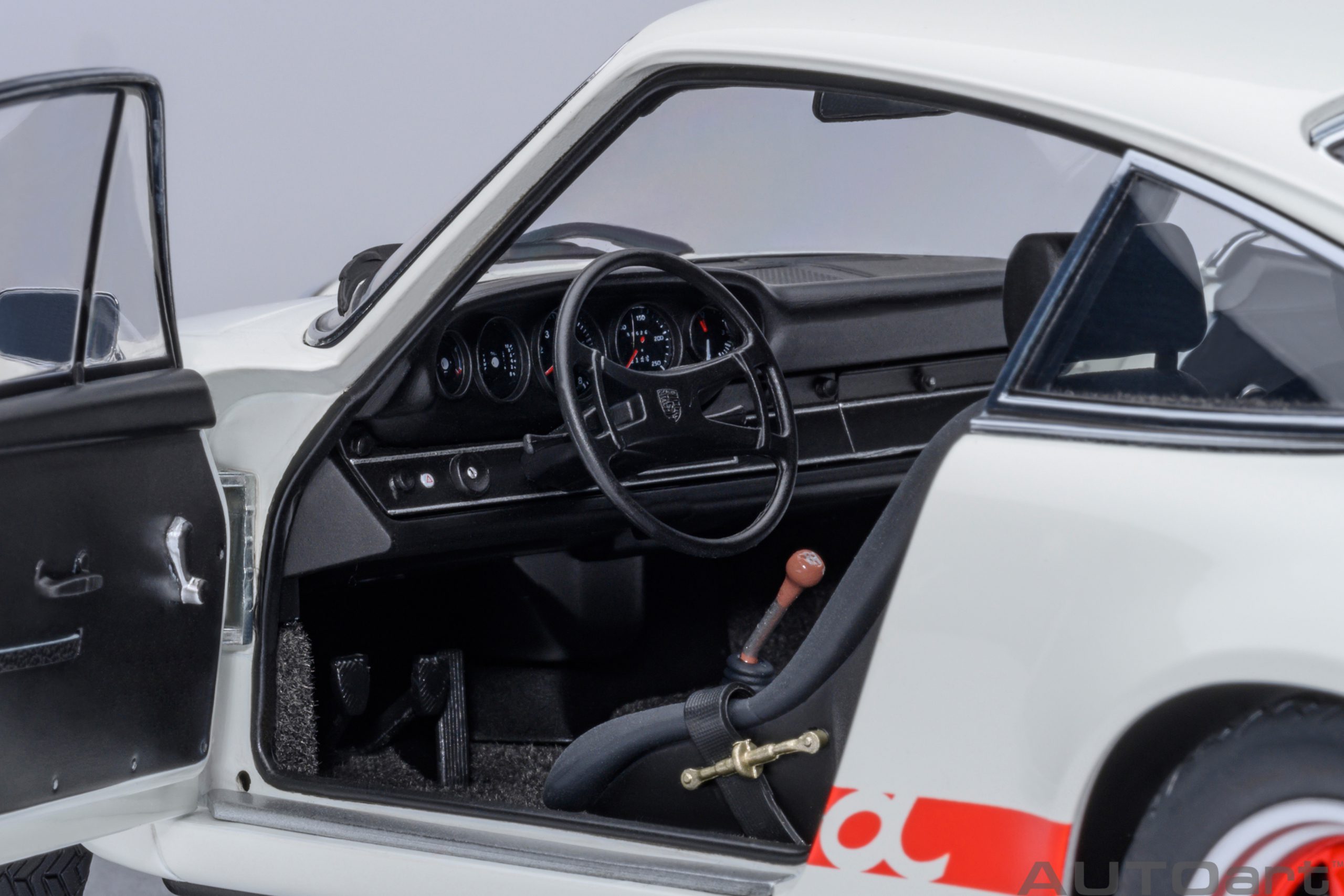 Porsche 911 Carrera 2.7 RS Grand Prix white/red stripes 1:18 AUTOart