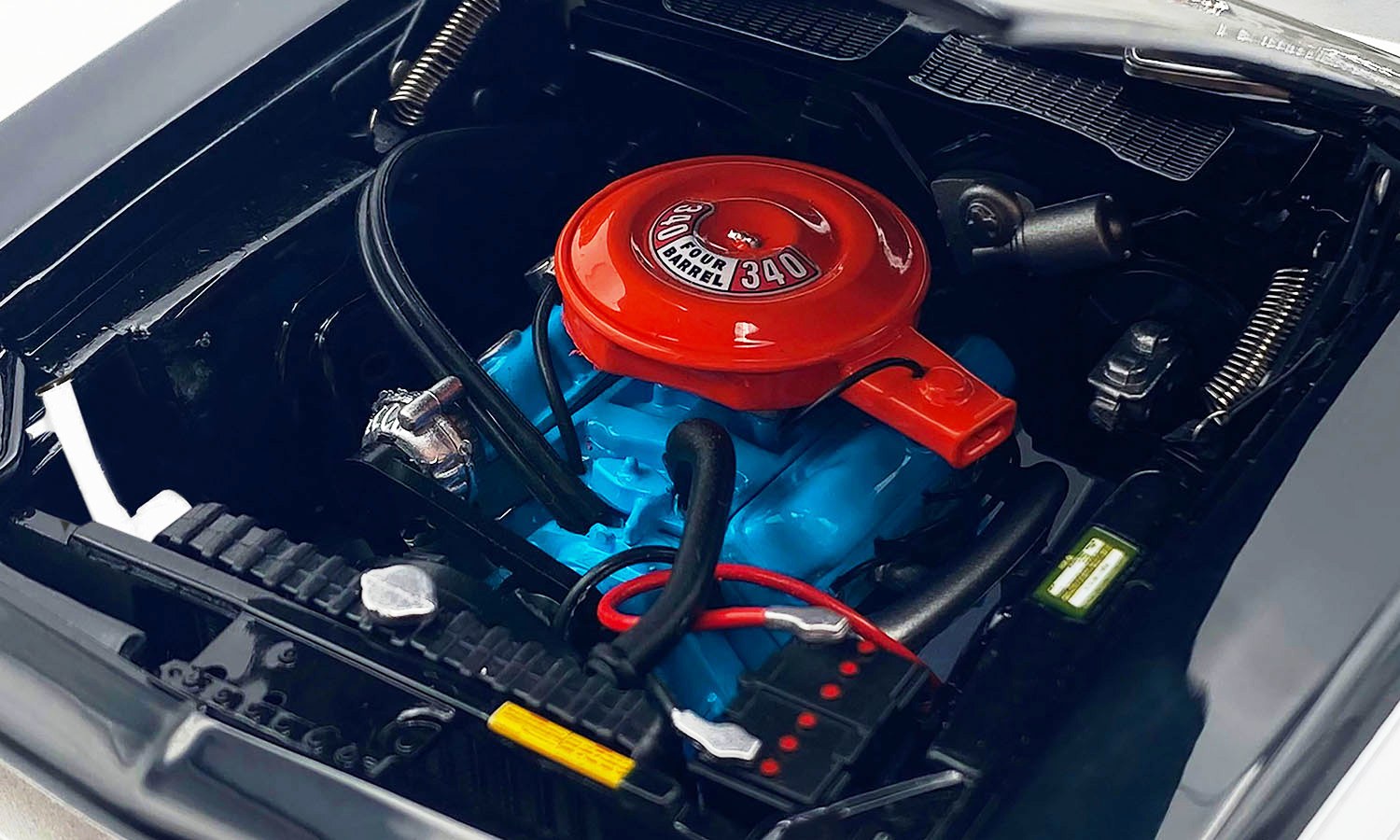 Plymouth Cuda 340 1972 black/white 1:18 Acme Diecast