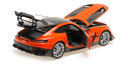 Mercedes-AMG GT Black Series 2021 orange/silver wheels 1:18 Minichamps