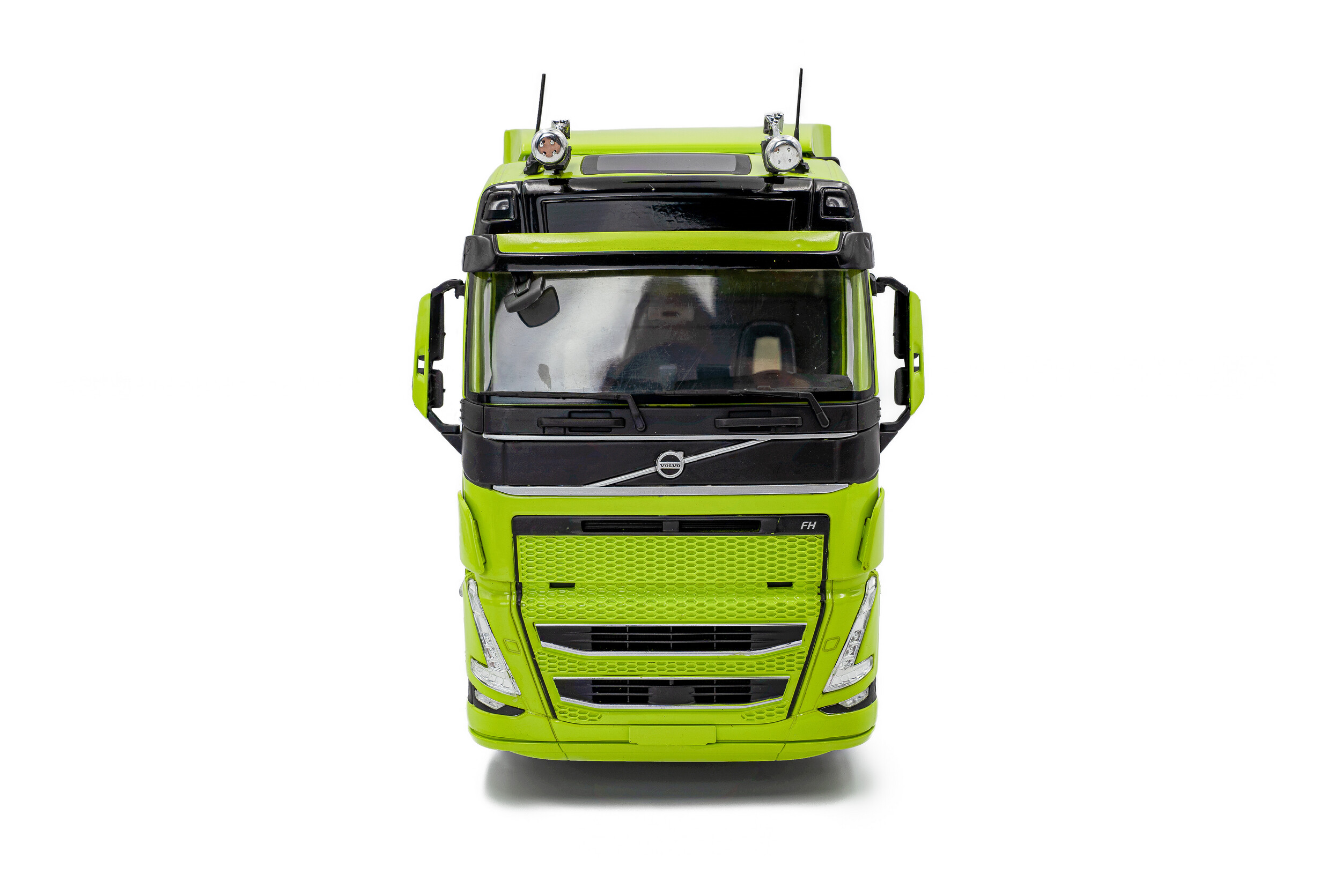 Volvo Trucks FH Globetrotter XL 2023 neon green 1:24 Solido