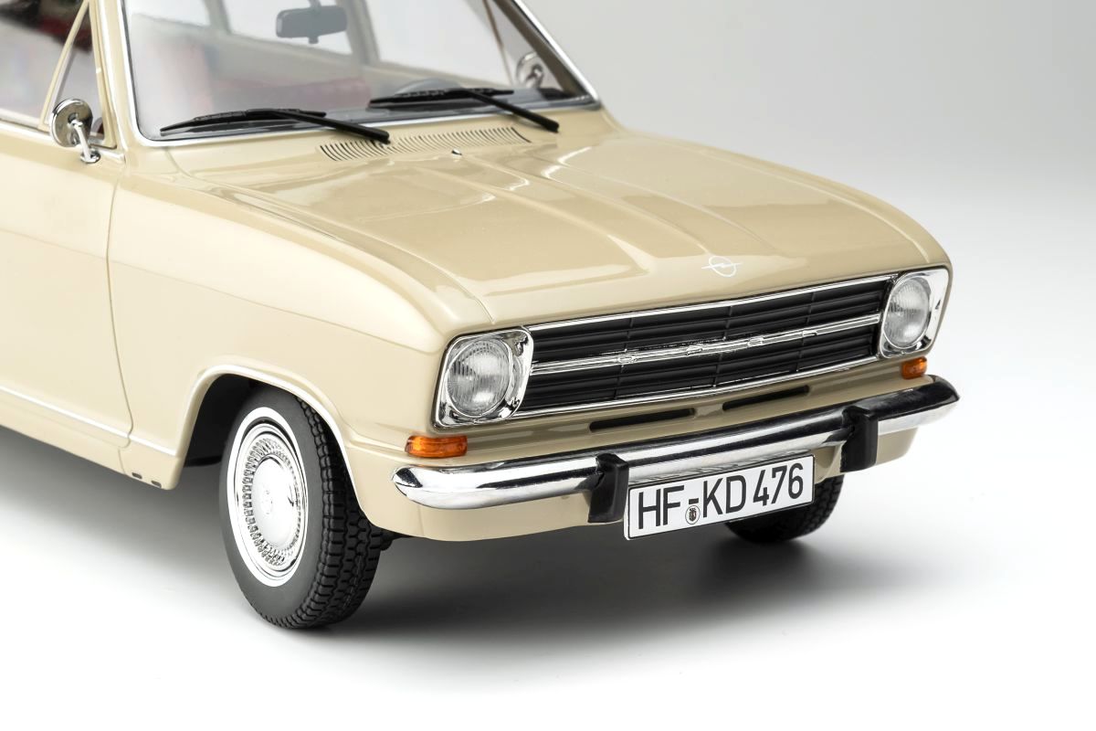 Opel Kadett B Caravan 1972 sierra beige/red interior 1:18 Touring Modelcars