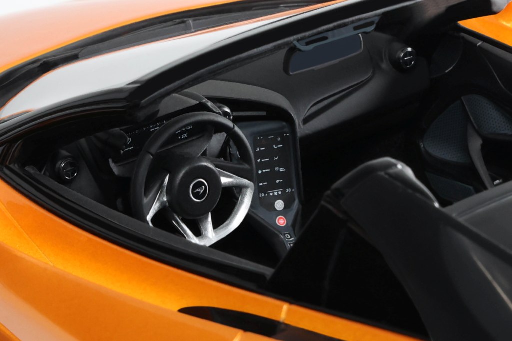 McLaren 750S Spider 2024 orange 1:18 GT Spirit