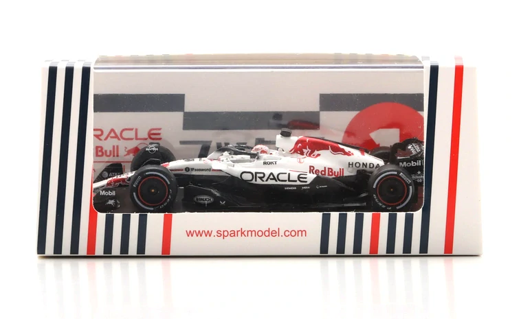 Oracle Red Bull Racing #1 M.Verstappen Winner Japanese GP 2025 1:64 Spark
