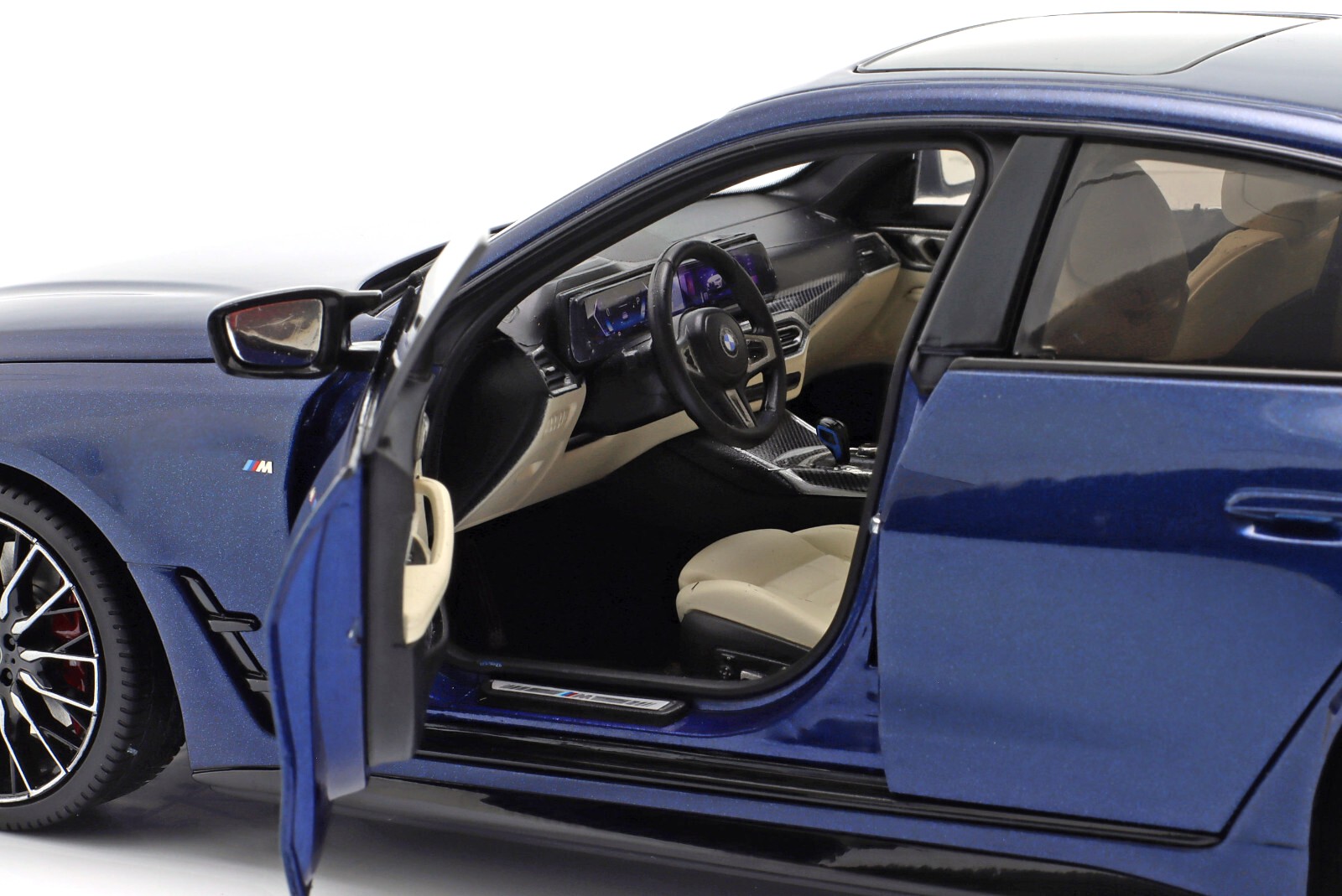 BMW i4 M50 2022 blue 1:18 Minichamps 