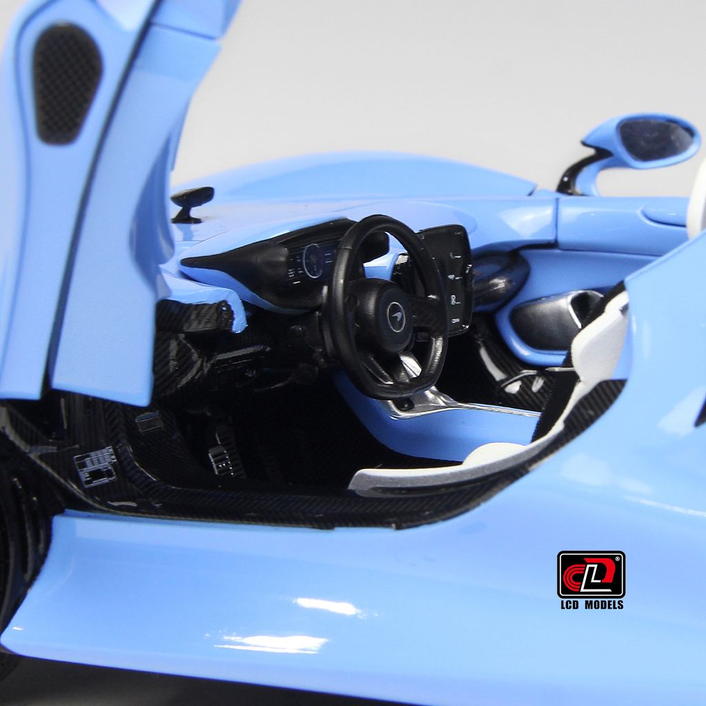 McLaren Elva blue 1:18 LCD Model