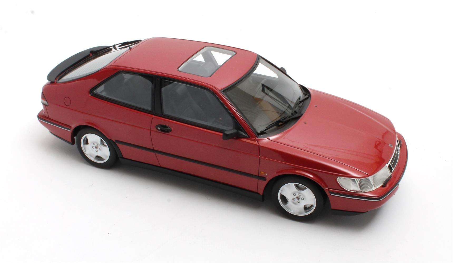 Saab 900 SE Turbo 1994 red 1:18 Cult Scale Models