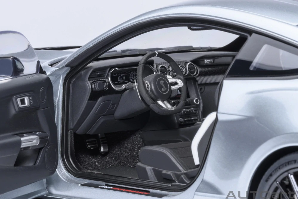 Ford Mustang Shelby GT500 Coupe 2023 iconic silver 1:18 AUTOart